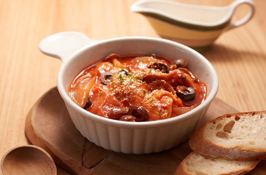 Chicken and shimeji mushrooms simmered in tomato sauce