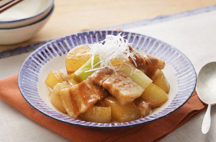 Stewed Daikon Radish and Pork Belly in Oyster Sauce